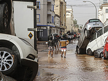 На Испанию обрушились мощные залповые ливни, люди потеряли жилье и авто