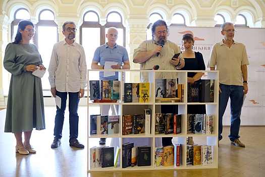 Четырнадцать писателей претендуют на "Большую книгу"