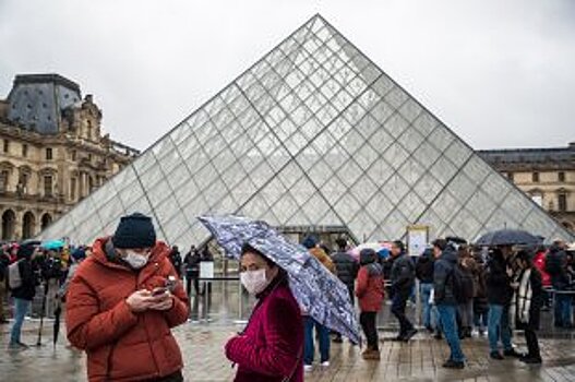 В Париже из-за коронавируса закроют Эйфелеву башню и Лувр
