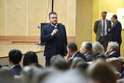 Мэр Новосибирска встретился с дзержинцами