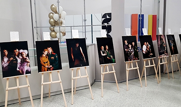 В Волгограде открылась фотовыставка портретов жен защитников Отечества
