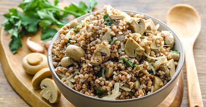 Грибное рагу с гречкой — вкусное блюдо из главного российского суперфуда