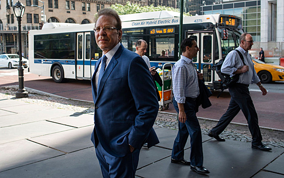 Бутылка водки и тост за Обаму: американский инвестор рассказал о застолье с Игорем Сечиным