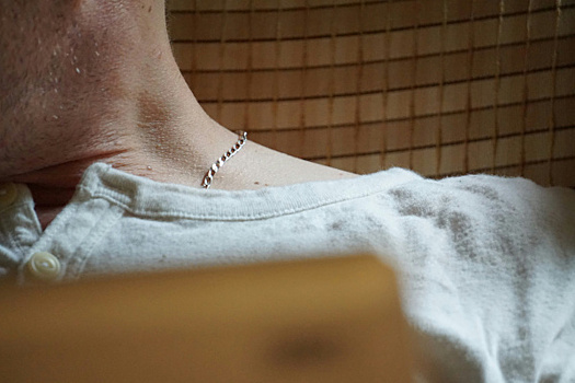 Правила сидячей работы: что делать, если болит поясница и затекает шея