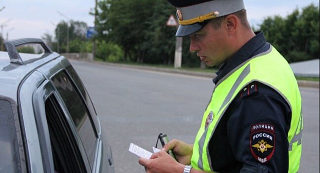 Почти 6,7 тыс. случаев использования водителями телефона за рулем выявила ГИБДД Москвы с начала года