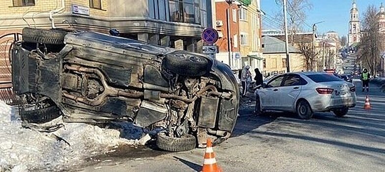 В Кирове пьяный молодой человек угнал автомобиль и устроил массовое ДТП