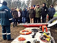 Зеленоградские спасатели провели уроки безопасности на водных объектах для школьников