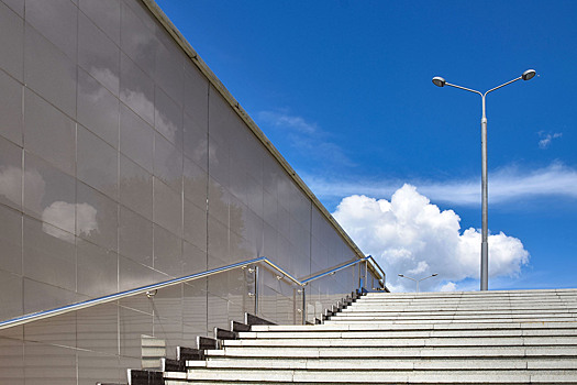 На Севастопольском проспекте отремонтируют подземный пешеходный переход