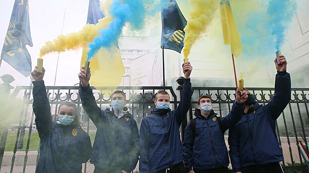 В Киеве начался митинг против карантина