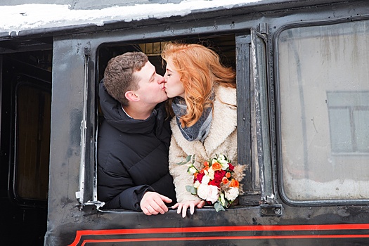 В Ярославле свадьбу впервые сыграли в ретропоезде