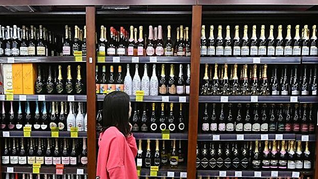 Наркологи поддержали увеличение возраста продажи алкоголя в России