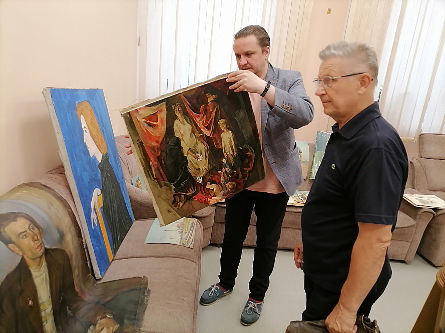 Музею Железногорска подарили крупнейшую серию живописных работ
