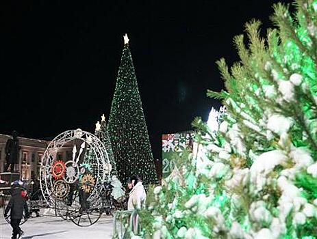 В Самаре на площади им. Куйбышева встретили Новый год