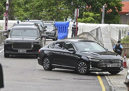 В Москве заметили бронированные лимузины Hongqi N701 из кортежа председателя КНР Си Цзиньпина