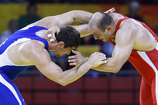Журналист Андронов: что в Госдуме делает спортсмен, дважды лишенный золота Игр?