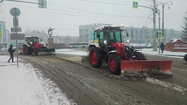 В Кирове в уборке улиц задействованы более 100 единиц техники и 115 дворников