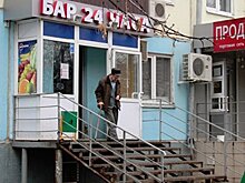 Депутат Госсовета о "наливайках" в жилых домах: "Там пройти невозможно: одна алкашня!"