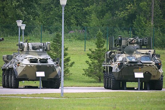 Трофейные БТР-3 и БТР-4 доставили в Подмосковье