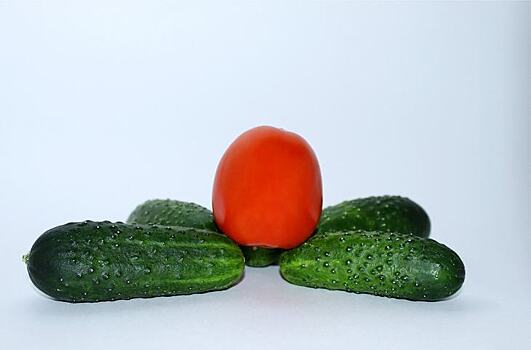 Почему подешевели огурцы: вместо овощей россияне покупают гречку