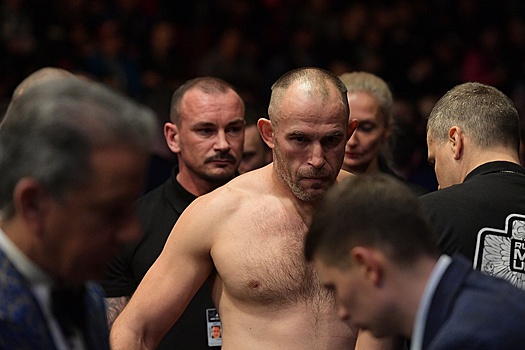 47-летний Олейник проиграл нокаутом в лиге Макгрегора