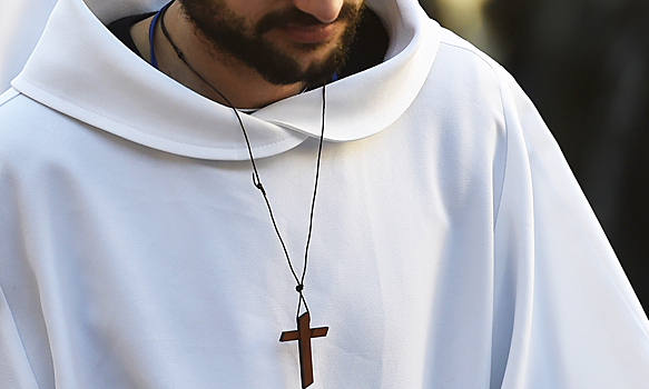 Священник заставлял прихожан делать ему массаж