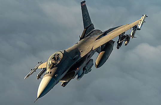 США намерены заключить с Вьетнамом крупную сделку по продаже вооружений, включая истребители F-16