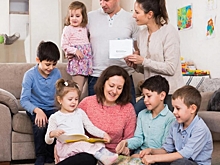 Выплаты семьям с детьми в Новосибирской области выросли на 5,6 %: подробности