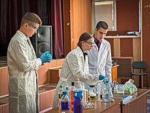 Приморские школьники изучают химию опытным путём