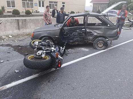 На трассе «Джубга-Сочи» столкнулись «Таврия» и мотоцикл, есть пострадавшие
