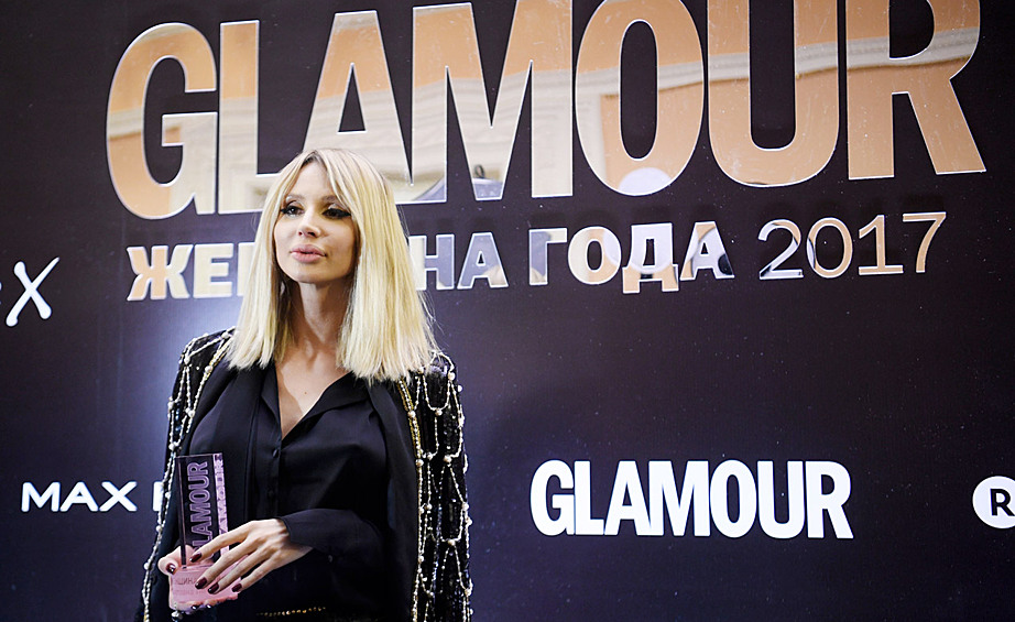 Певица Светлана Лобода объявлена победительницей в номинации "Женщина года" и получила премию журнала Glamour из рук главного редактора издания Марии Федоровой.