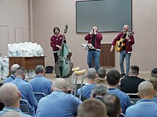 Концерты в честь Дня флага прошли в госпитале и воинских частях области