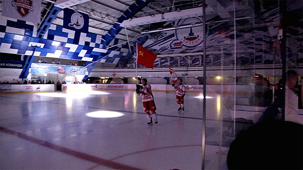 Встреча на льду: в Липецке прошел матч в честь юбилея первой Суперсерии СССР-Канада