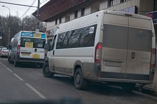 В Волгограде в маршрутке упала 56-летняя женщина