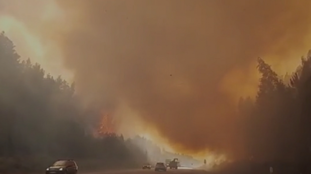 Движение по трассе Пермь-Екатеринбург, которую закрывали из-за лесного пожара, возобновлено