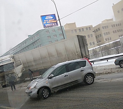 Четырехкилометровая пробка образовалась на востоке Москвы из-за снегопада