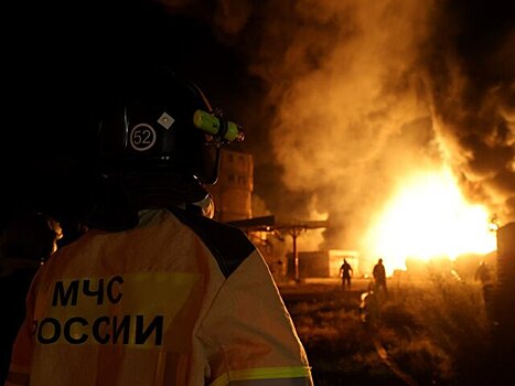 Пожарные поезда привлечены к тушению нефтебазы в Краснодарском крае