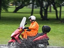 Мужчина пострадал при возгорании скутера на западе столицы