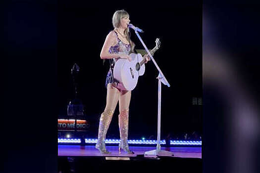 Певица Тейлор Свифт сломала каблук на концерте в Бразилии