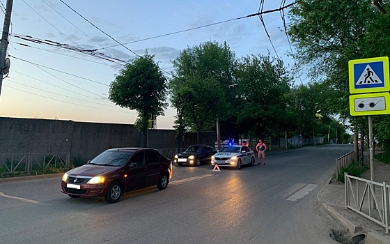 В Рязани Renault Logan на переходе сбил девочку на самокате