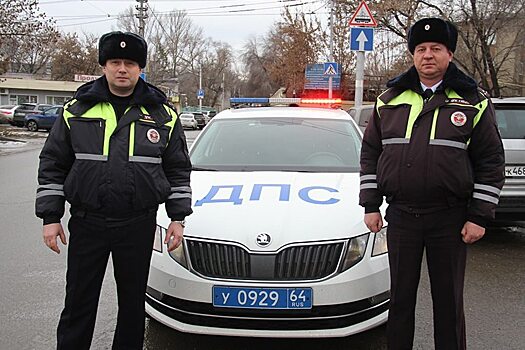 Сотрудники ГИБДД в Саратове помогли мужчине с кровотечением руки