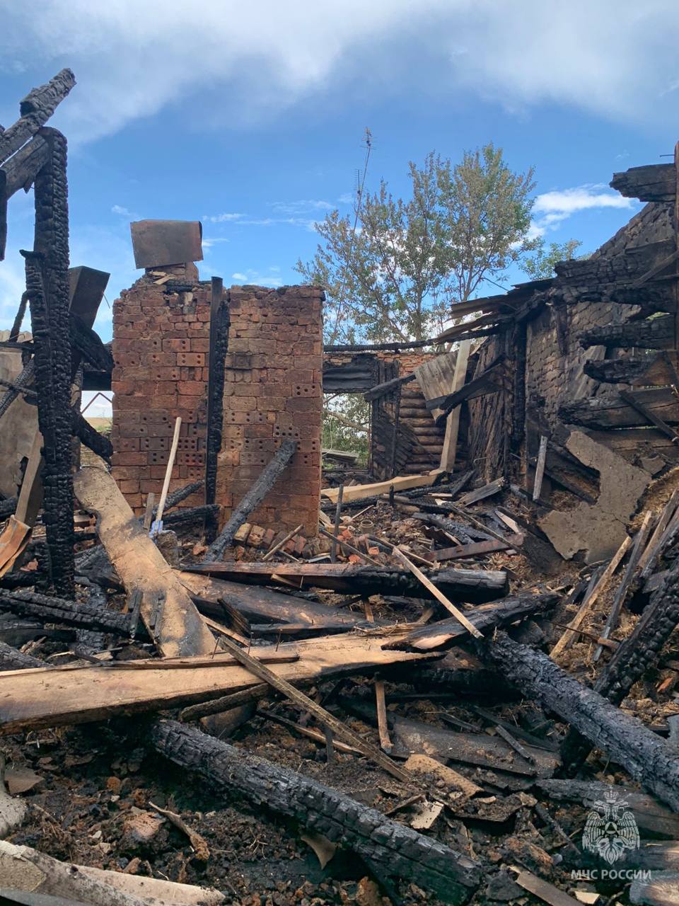 Из-за неисправной проводки в Красносулинском районе сгорел частный дом
