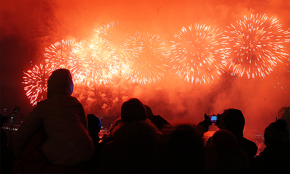 Как отдыхаем в 2023 году: календарь праздничных и выходных дней в России от Минтруда