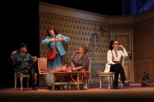 В уфимском театре "Нур" поставили комедию "Узелки любви"