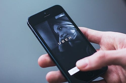 В США сотни женщин засудят Uber из-за водителей-насильников