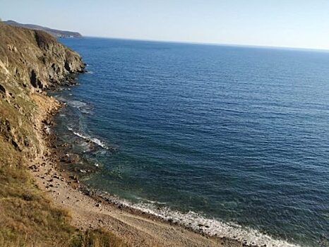 «Девушку-мороженку» не испугала 11-градусная вода в Приморье