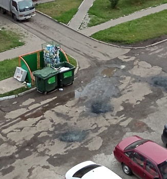 Ямочный ремонт в одном из дворов в Кемерове возмутил местных жителей