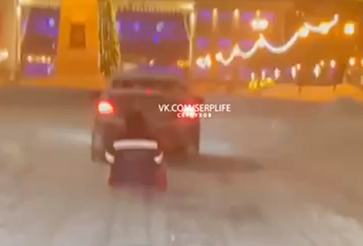 Россияне прокатились на привязанных к машине санках и попали на видео