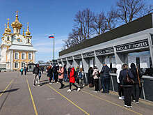 В Петергофе представили масштабный выставочный проект "30 картин из жизни Петра Великого. 2022"