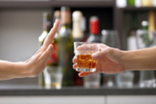 Алкоголь способствует заражению коронавирусом