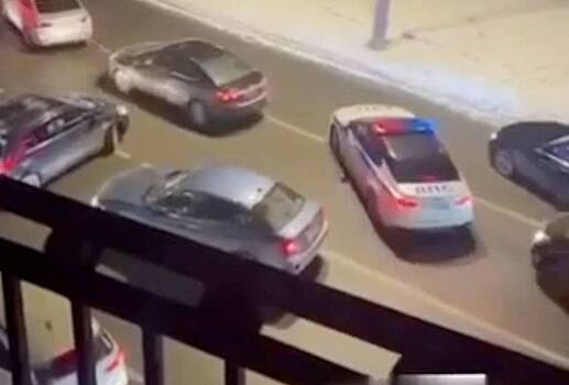 Полицейский в Петербурге вежливо попросил уступить дорогу и попал на видео